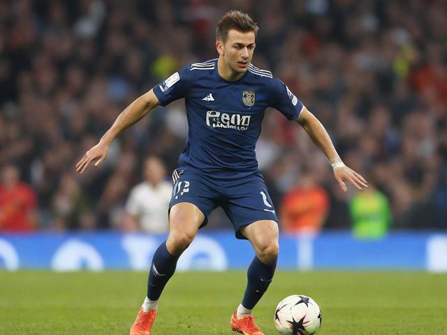 九游体育官网_ 德甲关键战，数据分析揭示中场控制和攻防转换的核心策略