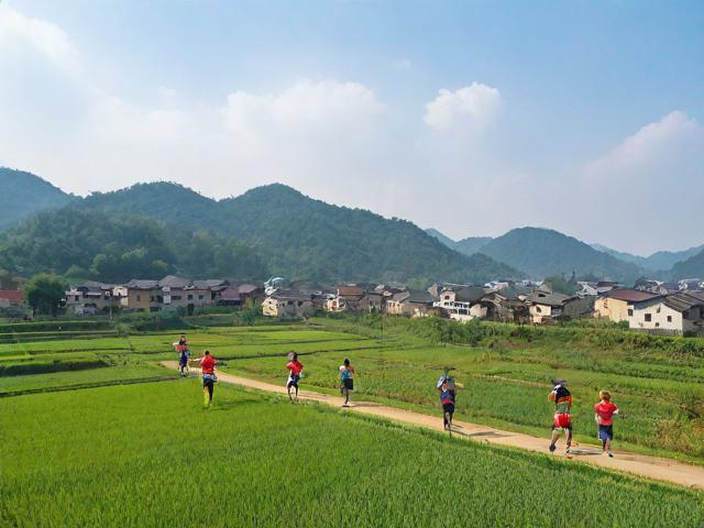 九游体育网站_ 乡村马拉松综艺赛，乡村振兴的运动风采展现，乡村马拉松的定义