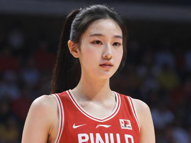 jiuyou.com_ 中国女篮年轻新秀崭露头角,未来可期,中国女篮最年轻的成员是谁 jiuyou.com_ 中国女篮年轻新秀崭露头角,未来可期,中国女篮最年轻的成员是谁