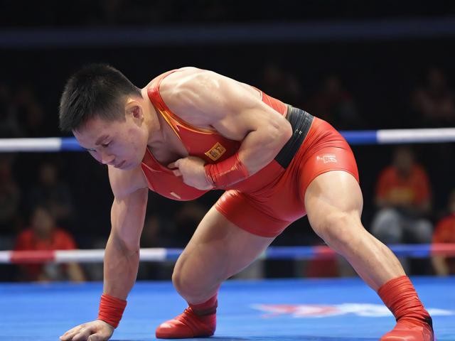 九游体育网站_ 传统摔跤表演，传承文化展现力量，体育摔跤项目