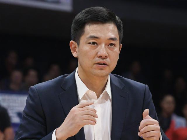 jiuyou.com_ 中国篮球国家队迎来明星新教练，战术面临革新，中国国家蓝球队教练