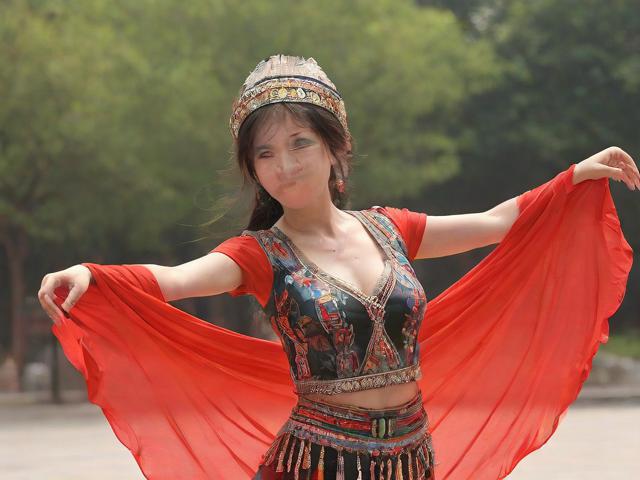 九游体育网站_ 传统民族舞蹈竞技，文化传承中的运动魅力，民族传统体育具有休闲养生,竞技表演