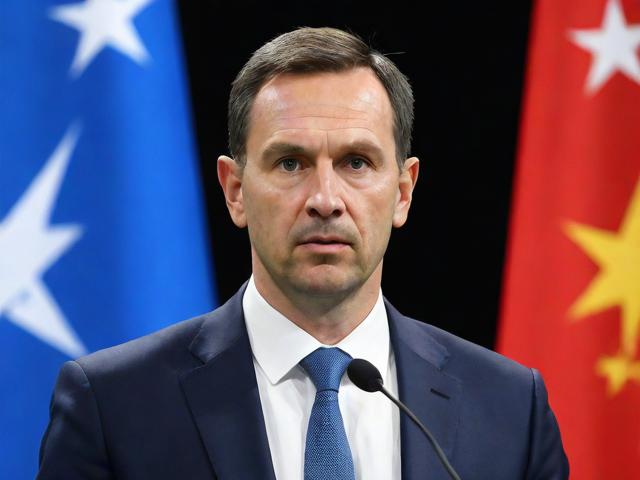 九游体育官网_ 德甲推行智能裁判系统，提升判罚精准度，九q体育下载