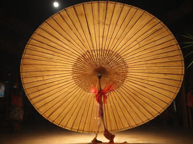 九游体育网站_ 传统竹伞舞竞技，文化与运动的完美结合，竹箦伞厂