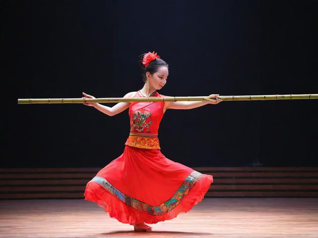 九游体育网站_ 传统竹竿舞竞技，民族文化的青春展演，竹竿舞怎么玩