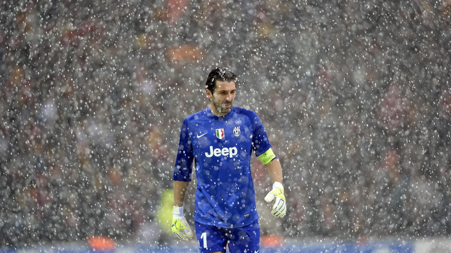 _泉水越野跑：水润身体，净化心灵_，骑行在泉水小镇下坡有点陡