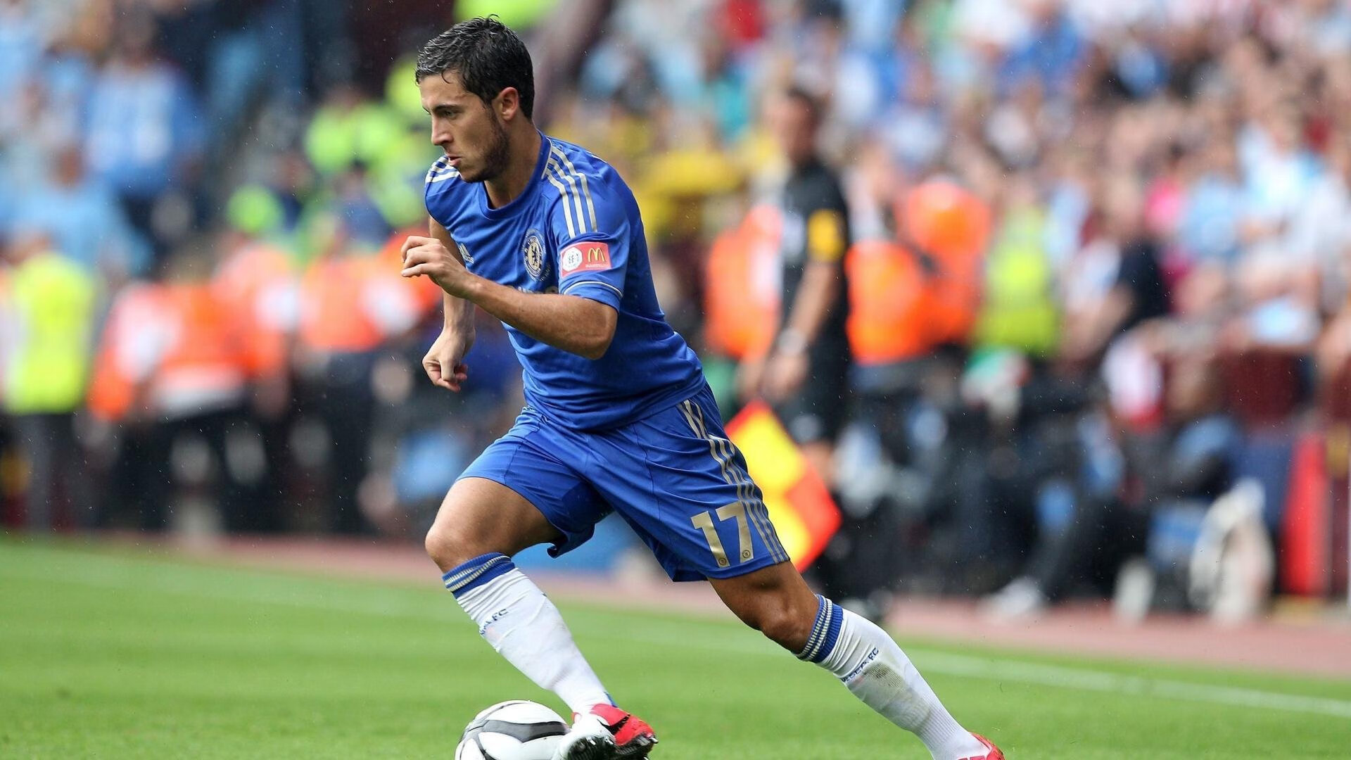 奥格斯堡队员展现出坚韧不拔的精神,以优异表现获得胜利,奥格斯堡战役