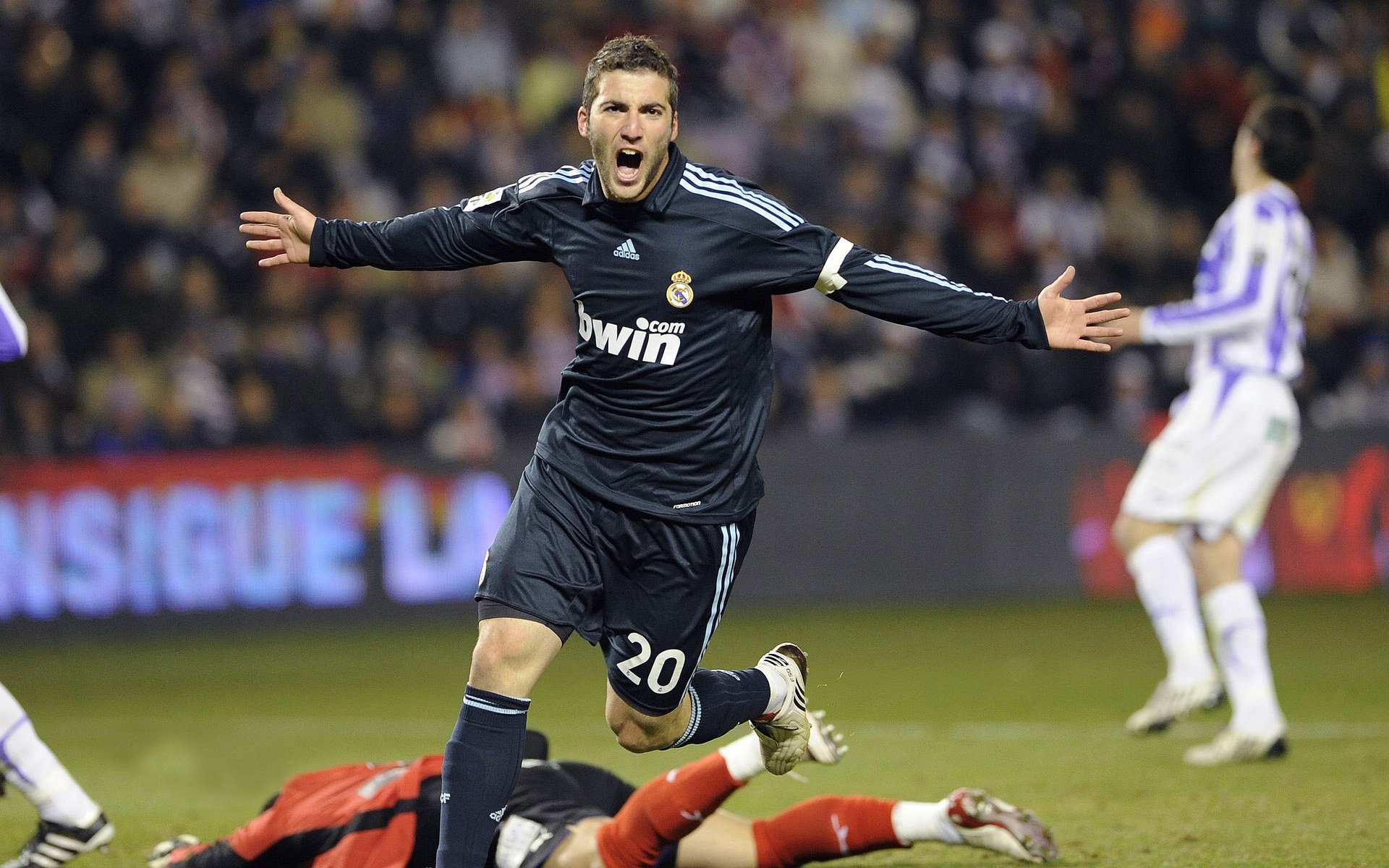 帕尔马后防表现亮眼，球队保持不败纪录，帕尔马首发