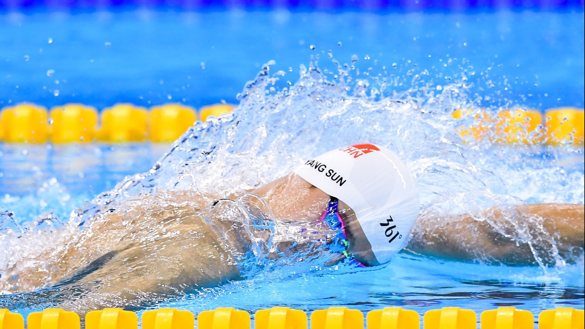 精彩比赛引发球迷热议，谁能称雄，比赛中的精彩球艺